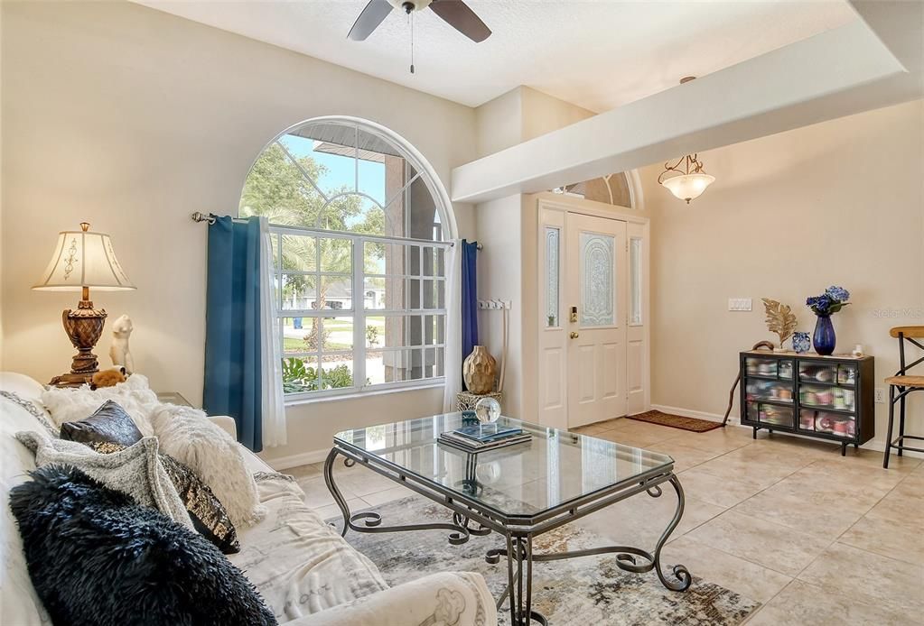 En Venta: $649,900 (4 camas, 3 baños, 2634 Pies cuadrados)