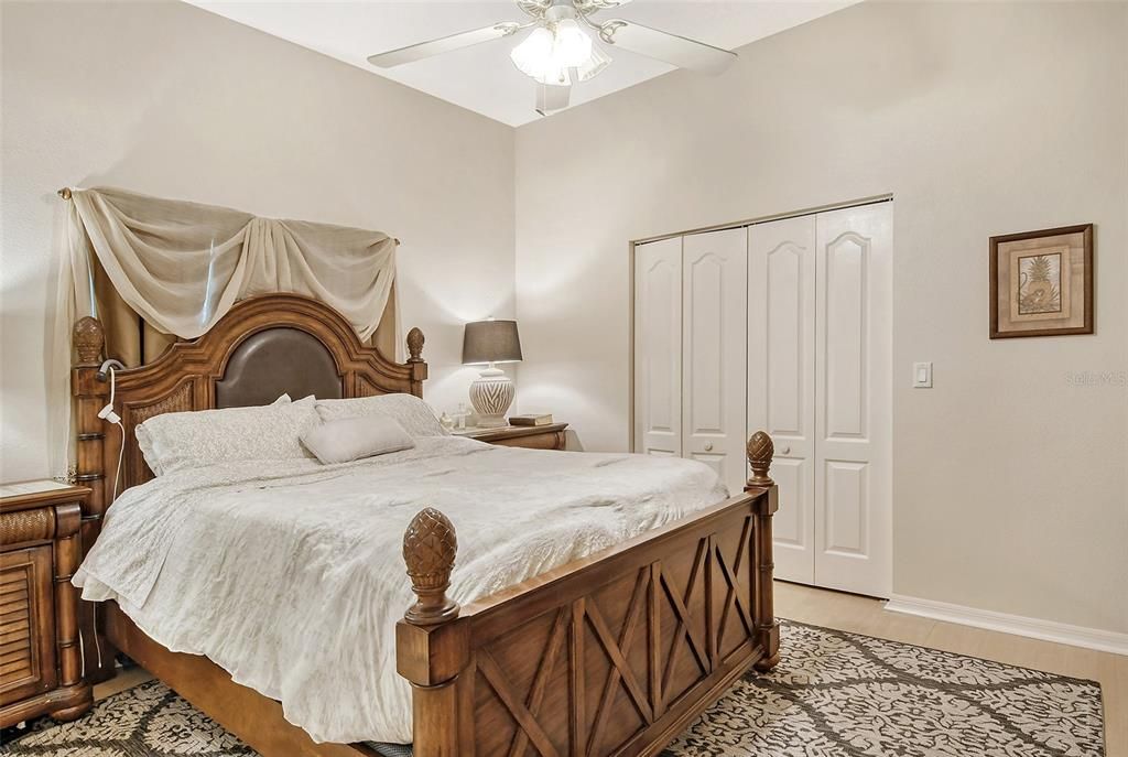 En Venta: $649,900 (4 camas, 3 baños, 2634 Pies cuadrados)