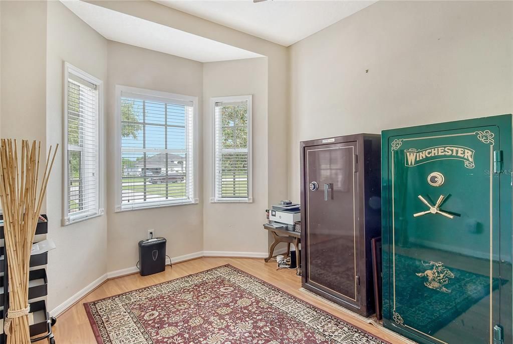 En Venta: $649,900 (4 camas, 3 baños, 2634 Pies cuadrados)