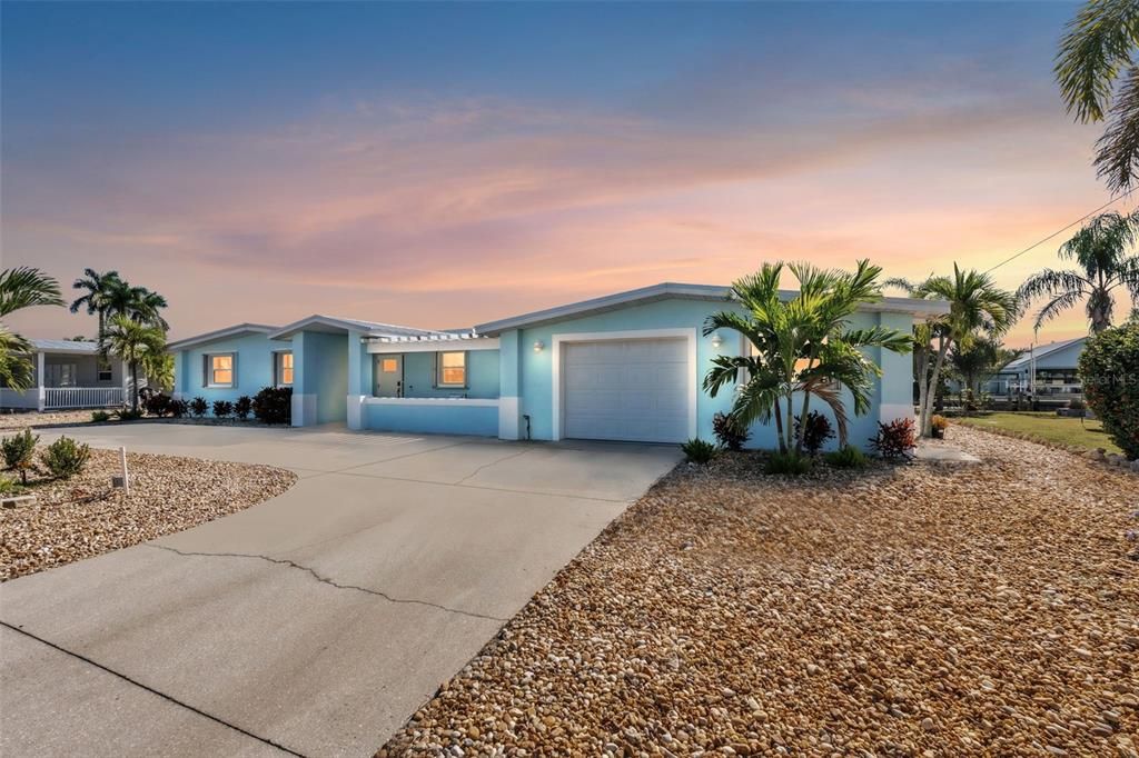 For Sale: $1,475,000 (4 beds, 3 baths, 2348 Square Feet)