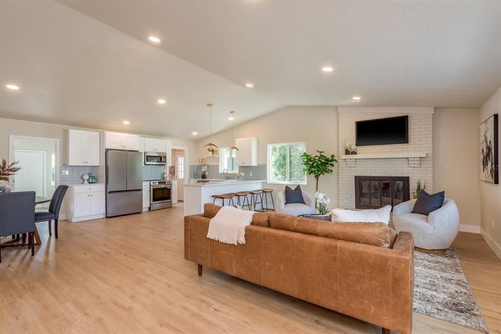 待售: $400,000 (4 贝兹, 2 浴室, 1961 平方英尺)