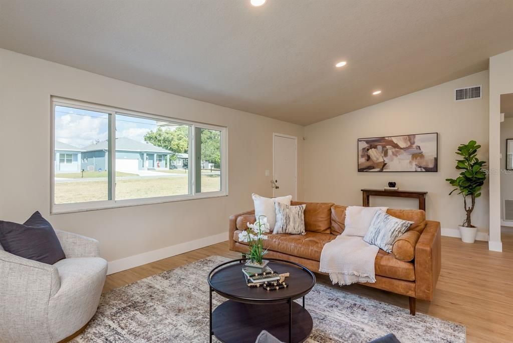 待售: $400,000 (4 贝兹, 2 浴室, 1961 平方英尺)