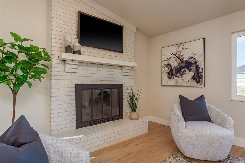 待售: $400,000 (4 贝兹, 2 浴室, 1961 平方英尺)