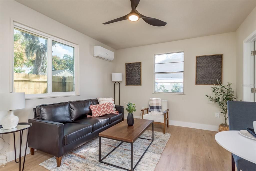 待售: $400,000 (4 贝兹, 2 浴室, 1961 平方英尺)