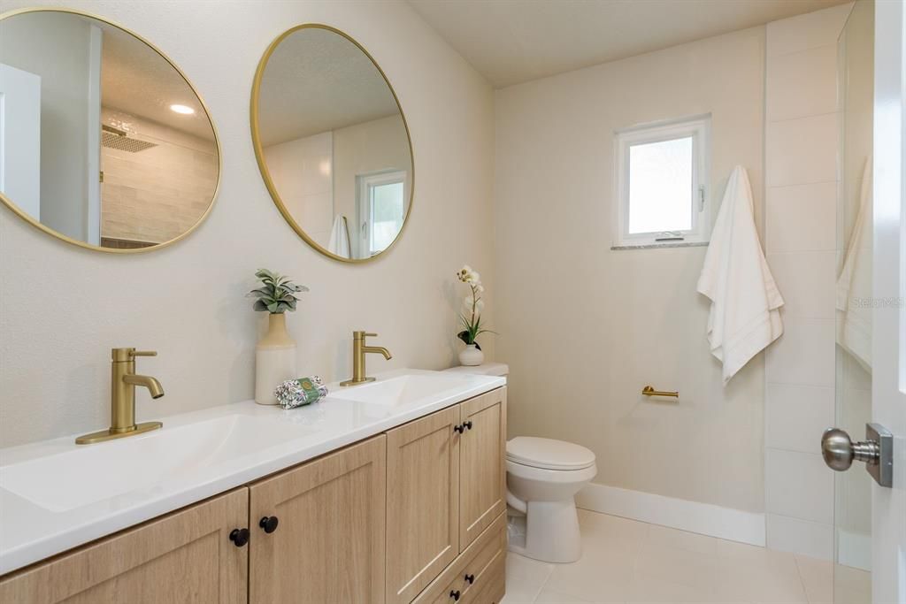 待售: $400,000 (4 贝兹, 2 浴室, 1961 平方英尺)