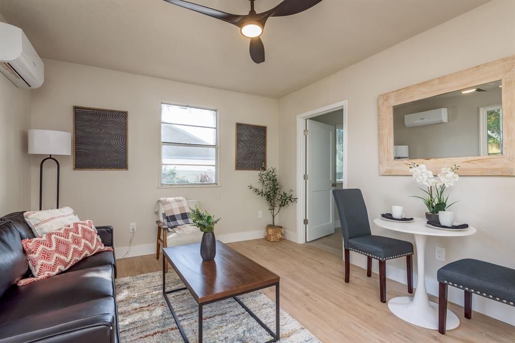 待售: $400,000 (4 贝兹, 2 浴室, 1961 平方英尺)