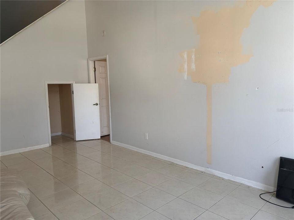 На продажу: $370,000 (5 спален, 3 ванн, 2269 Квадратных фут)