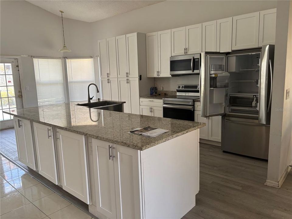 На продажу: $370,000 (5 спален, 3 ванн, 2269 Квадратных фут)