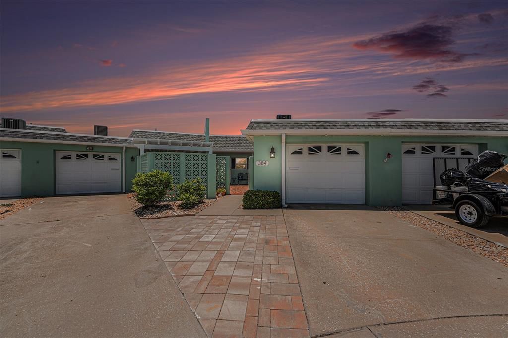 合同活跃: $645,000 (3 贝兹, 3 浴室, 1910 平方英尺)