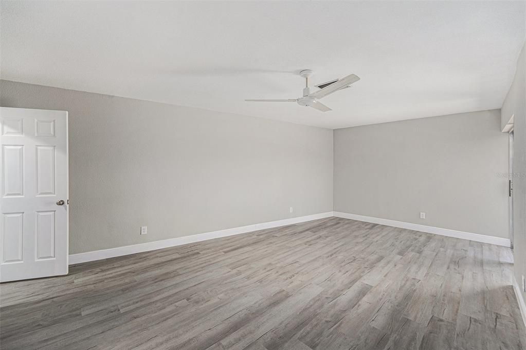 合同活跃: $645,000 (3 贝兹, 3 浴室, 1910 平方英尺)