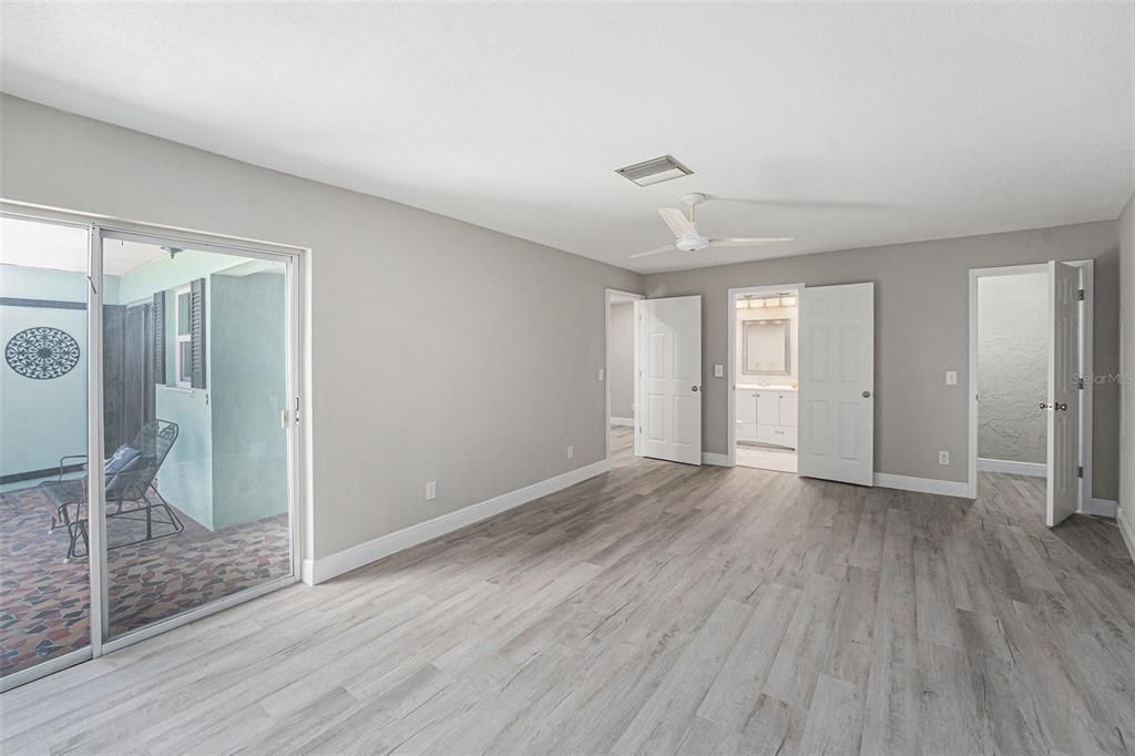 合同活跃: $645,000 (3 贝兹, 3 浴室, 1910 平方英尺)