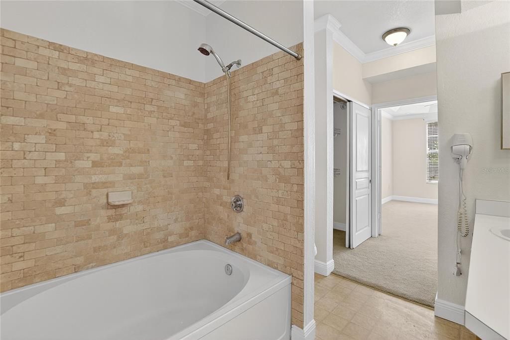 En Venta: $193,000 (2 camas, 2 baños, 1117 Pies cuadrados)