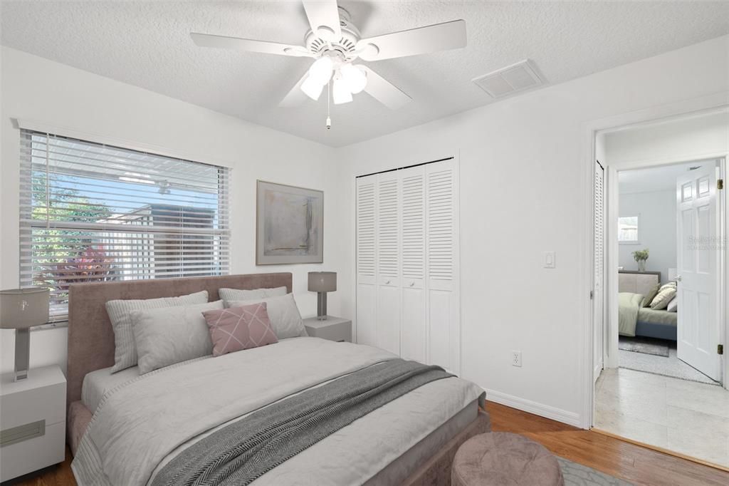 合同活跃: $869,000 (4 贝兹, 2 浴室, 2500 平方英尺)