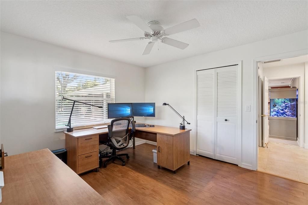 合同活跃: $869,000 (4 贝兹, 2 浴室, 2500 平方英尺)