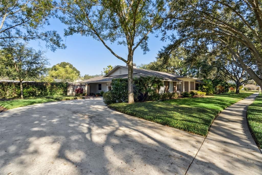 合同活跃: $869,000 (4 贝兹, 2 浴室, 2500 平方英尺)