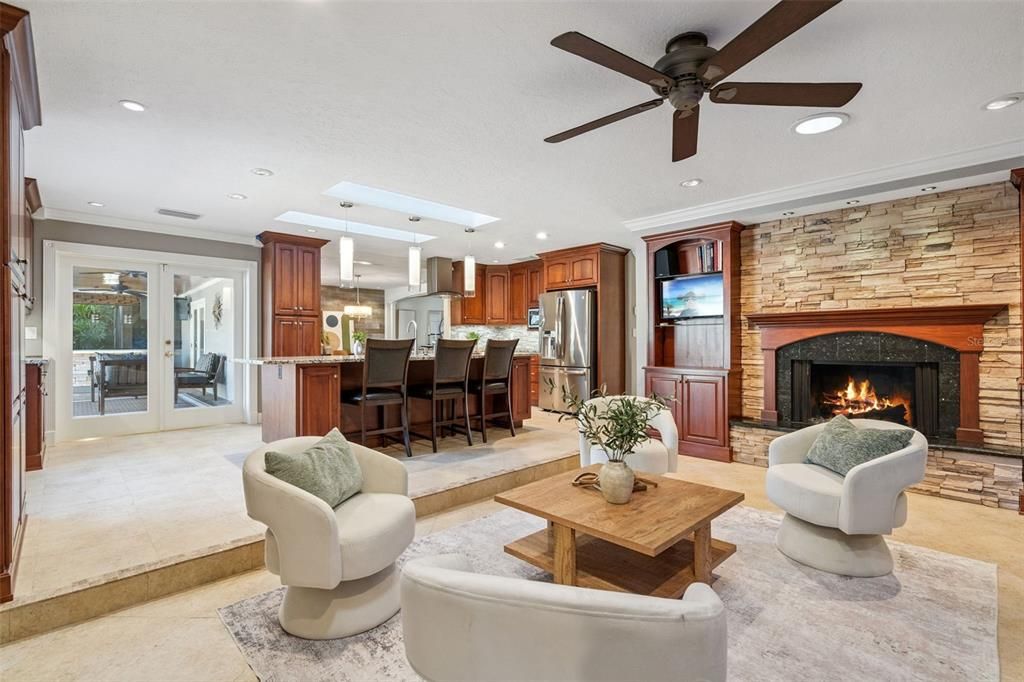 合同活跃: $869,000 (4 贝兹, 2 浴室, 2500 平方英尺)