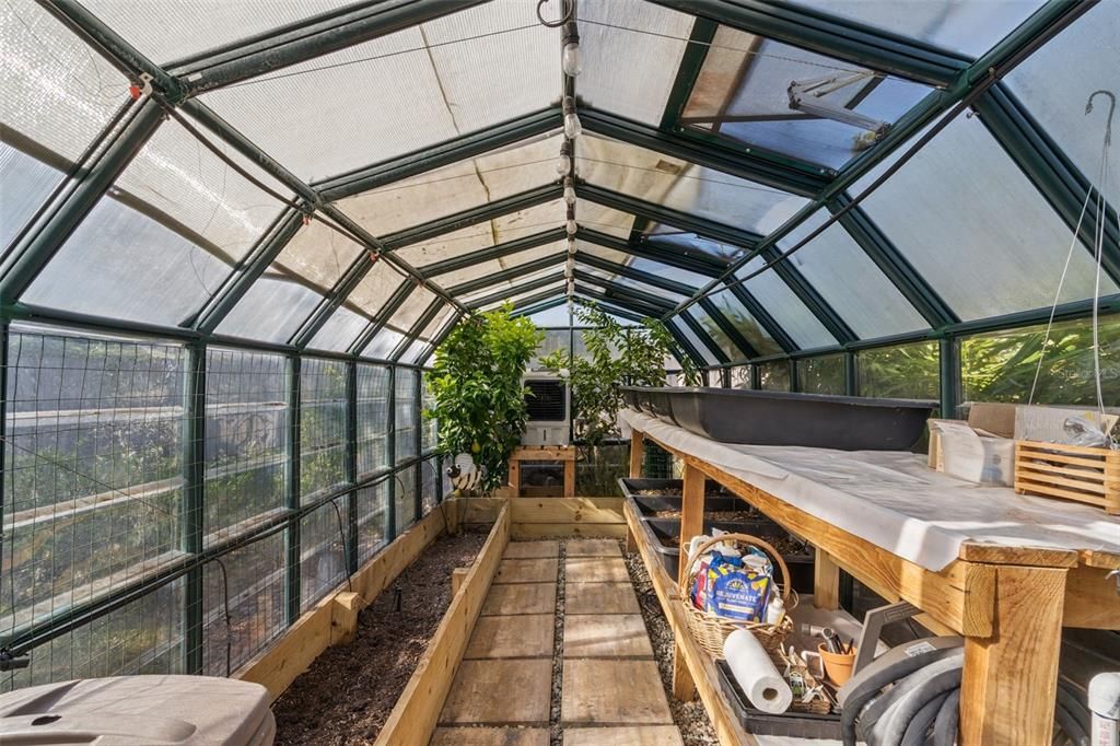 合同活跃: $869,000 (4 贝兹, 2 浴室, 2500 平方英尺)