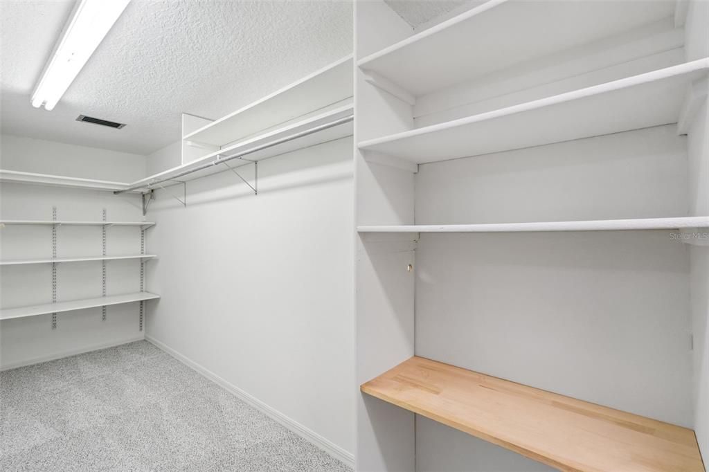 合同活跃: $869,000 (4 贝兹, 2 浴室, 2500 平方英尺)