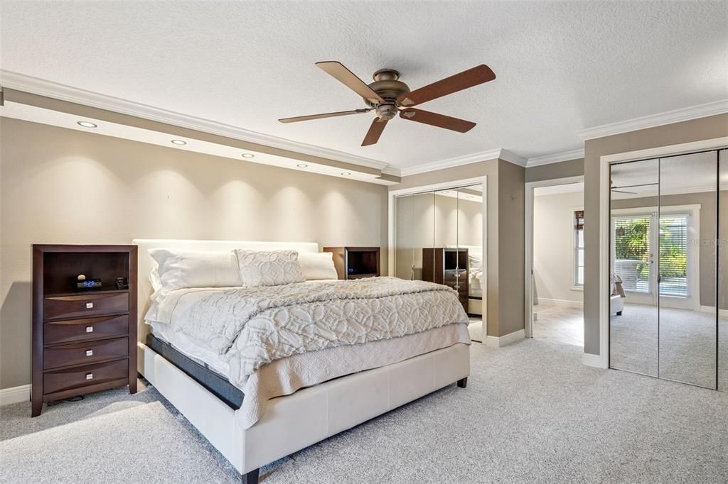 合同活跃: $869,000 (4 贝兹, 2 浴室, 2500 平方英尺)