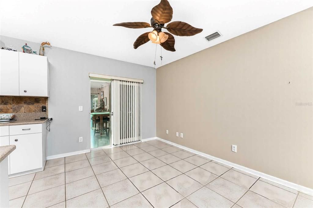 合同活跃: $340,000 (3 贝兹, 2 浴室, 1614 平方英尺)