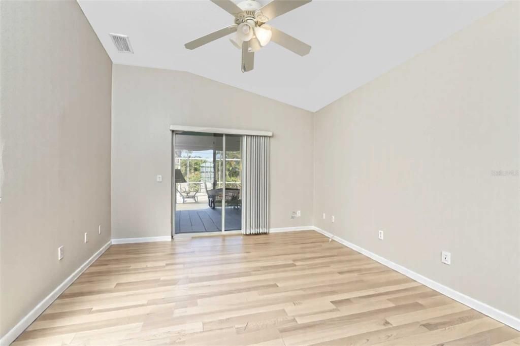 合同活跃: $340,000 (3 贝兹, 2 浴室, 1614 平方英尺)