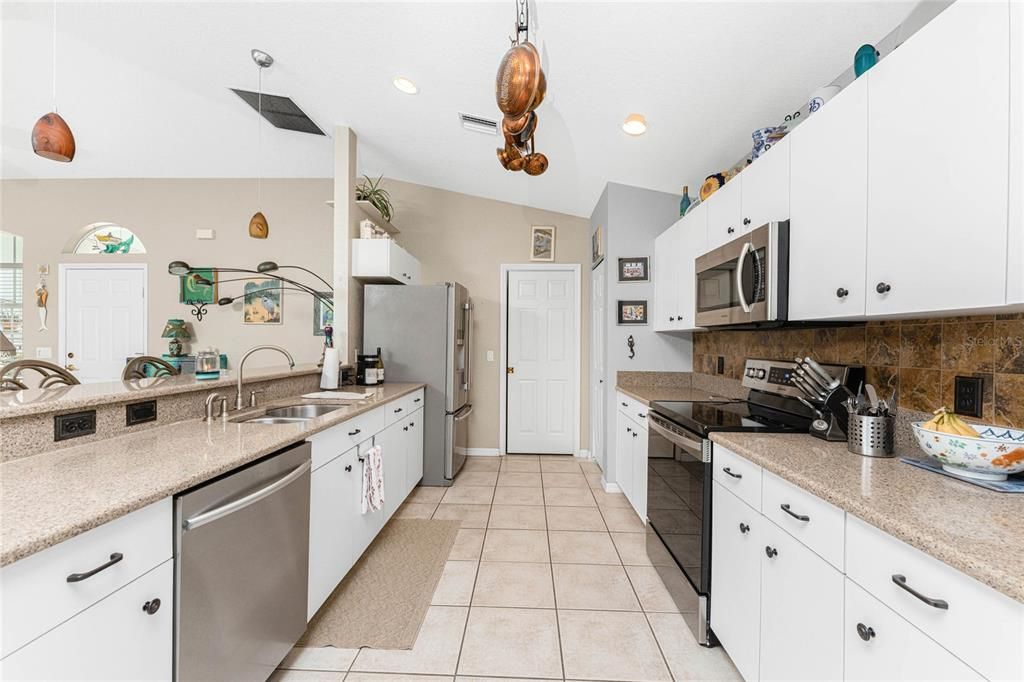 合同活跃: $340,000 (3 贝兹, 2 浴室, 1614 平方英尺)