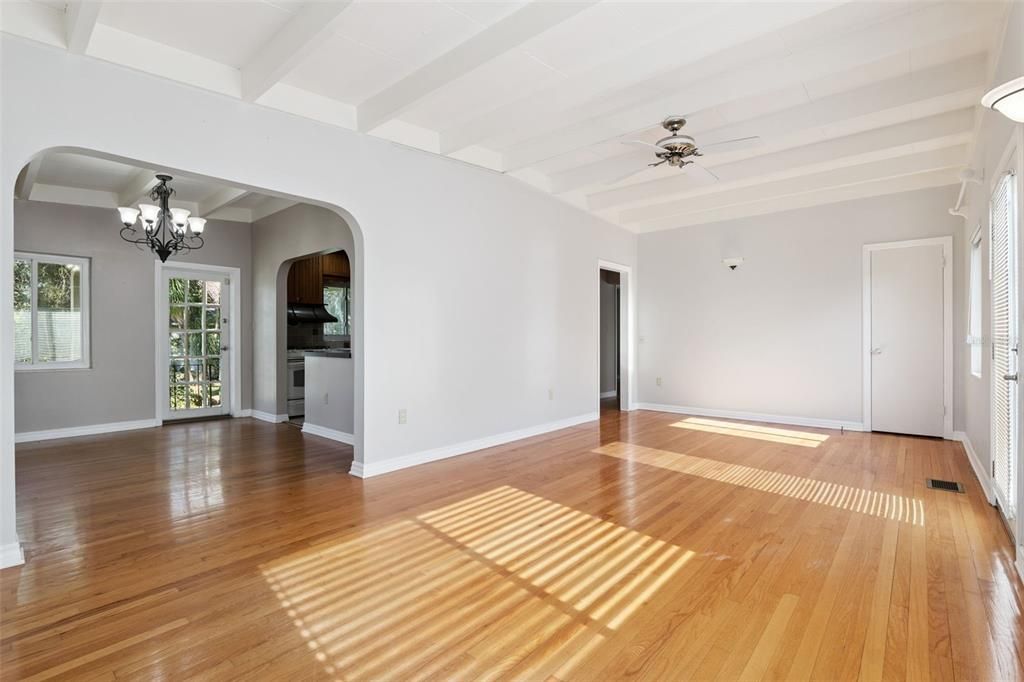 На продажу: $595,000 (3 спален, 2 ванн, 1617 Квадратных фут)