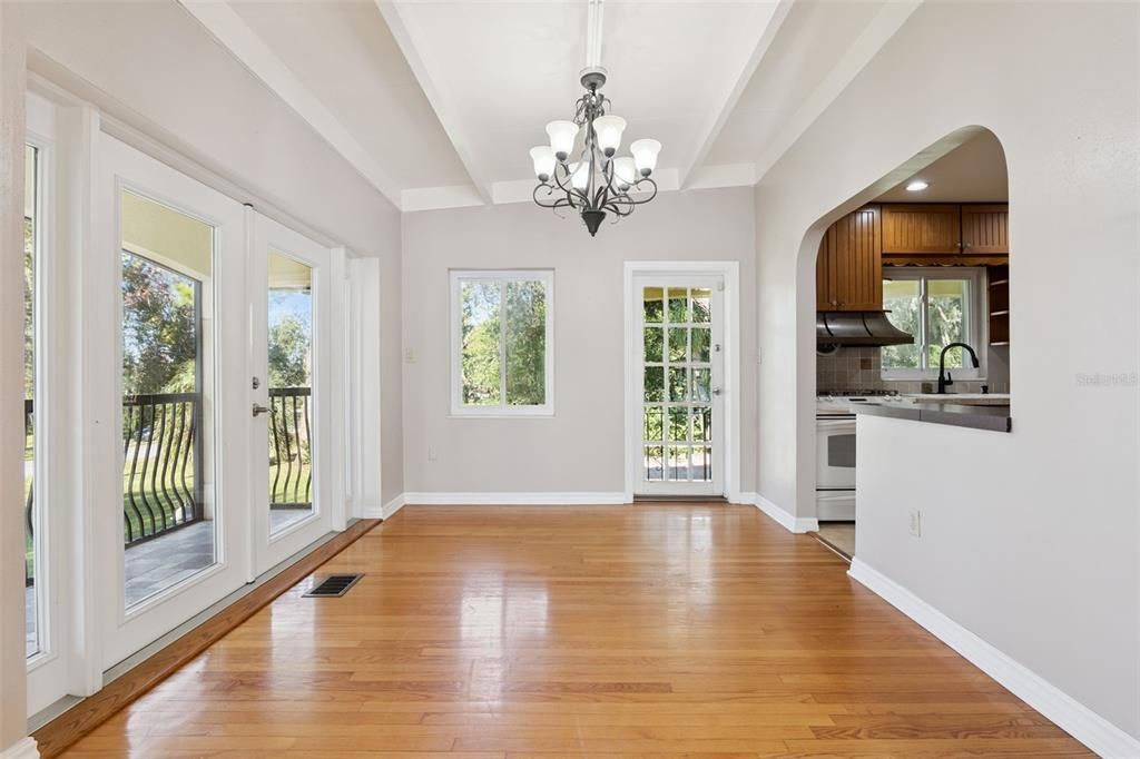 На продажу: $595,000 (3 спален, 2 ванн, 1617 Квадратных фут)