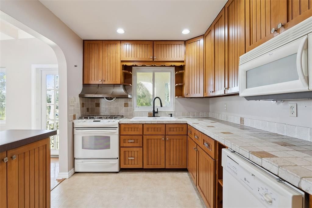 На продажу: $595,000 (3 спален, 2 ванн, 1617 Квадратных фут)