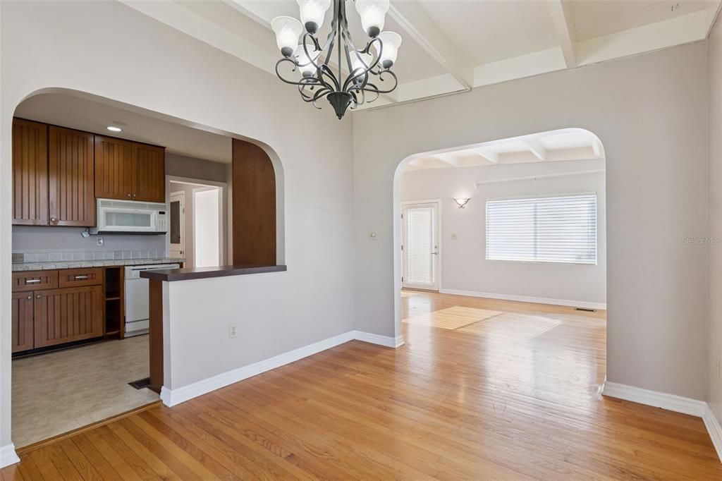 На продажу: $595,000 (3 спален, 2 ванн, 1617 Квадратных фут)