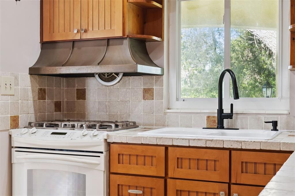 На продажу: $595,000 (3 спален, 2 ванн, 1617 Квадратных фут)