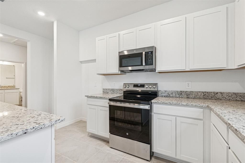 Activo con contrato: $317,999 (2 camas, 2 baños, 1680 Pies cuadrados)