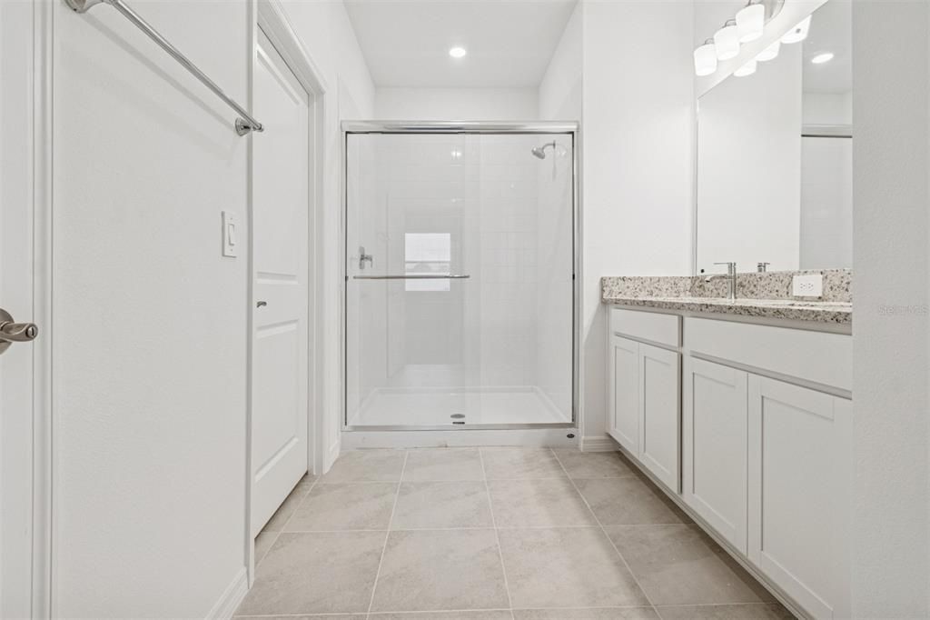 Activo con contrato: $317,999 (2 camas, 2 baños, 1680 Pies cuadrados)