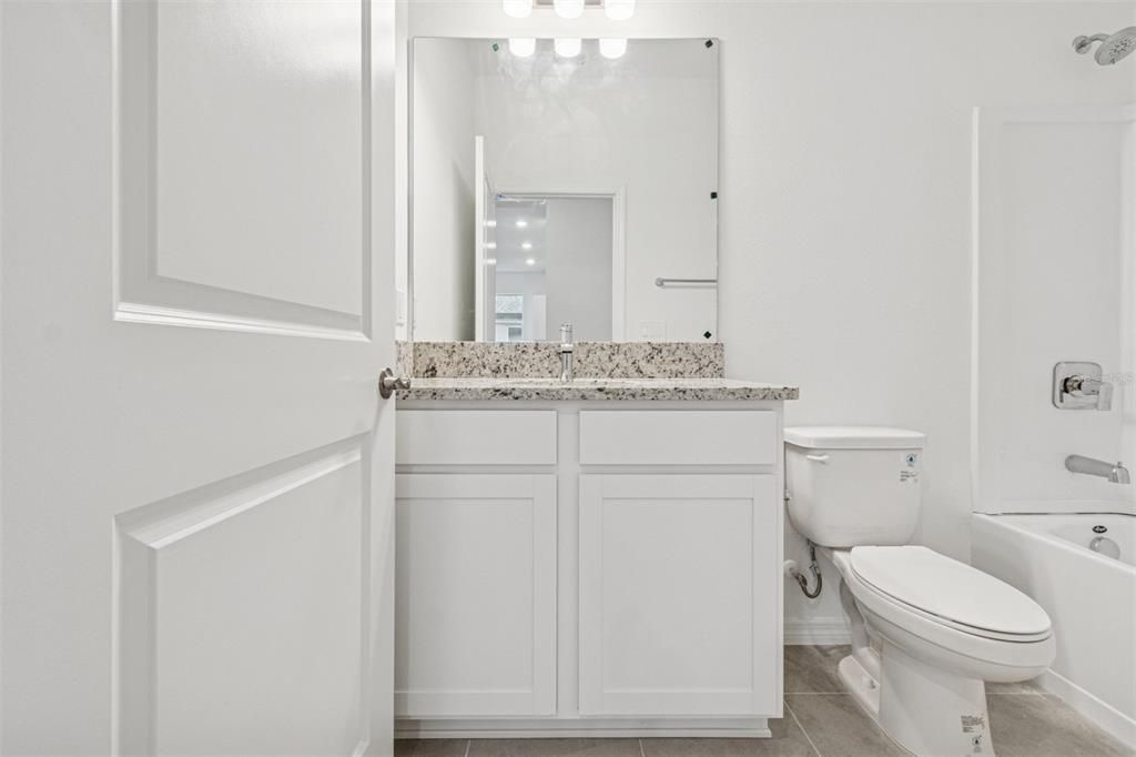 Activo con contrato: $317,999 (2 camas, 2 baños, 1680 Pies cuadrados)