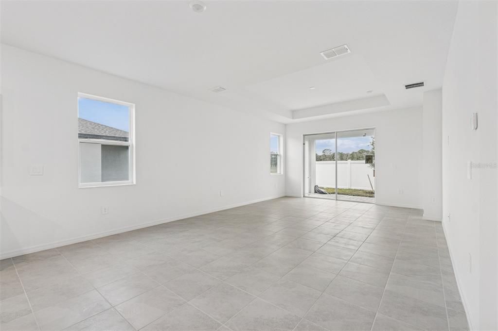 Activo con contrato: $317,999 (2 camas, 2 baños, 1680 Pies cuadrados)