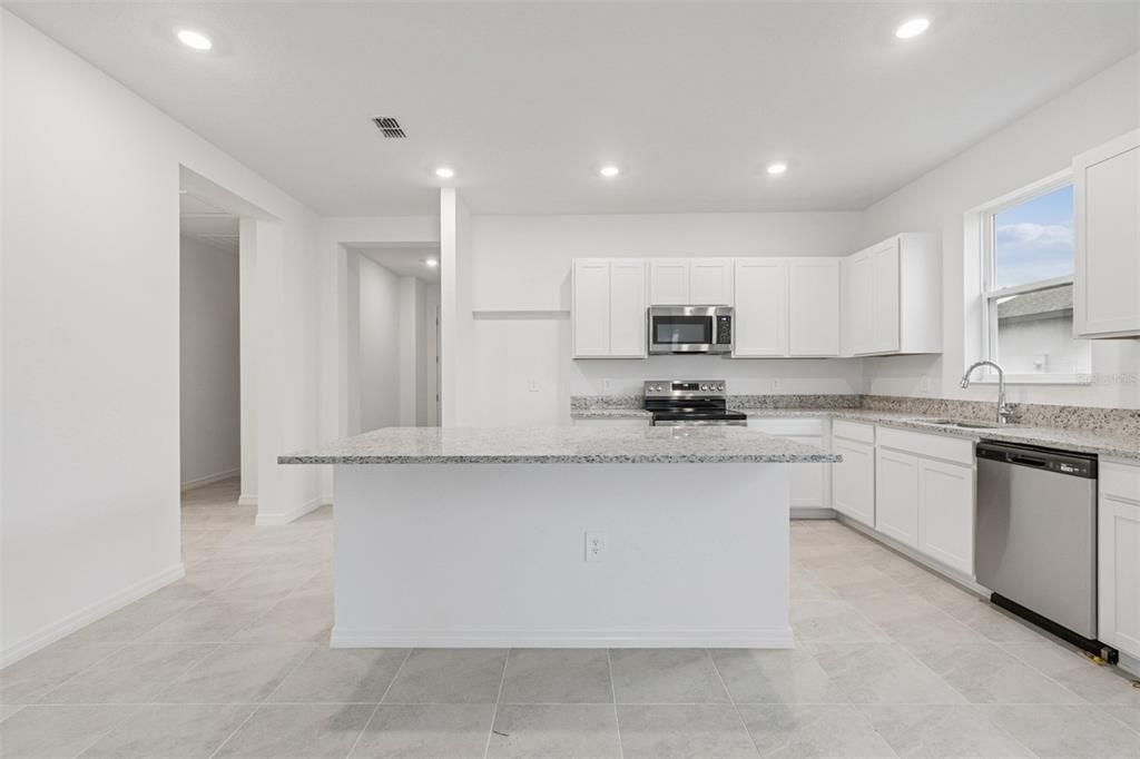 Activo con contrato: $317,999 (2 camas, 2 baños, 1680 Pies cuadrados)