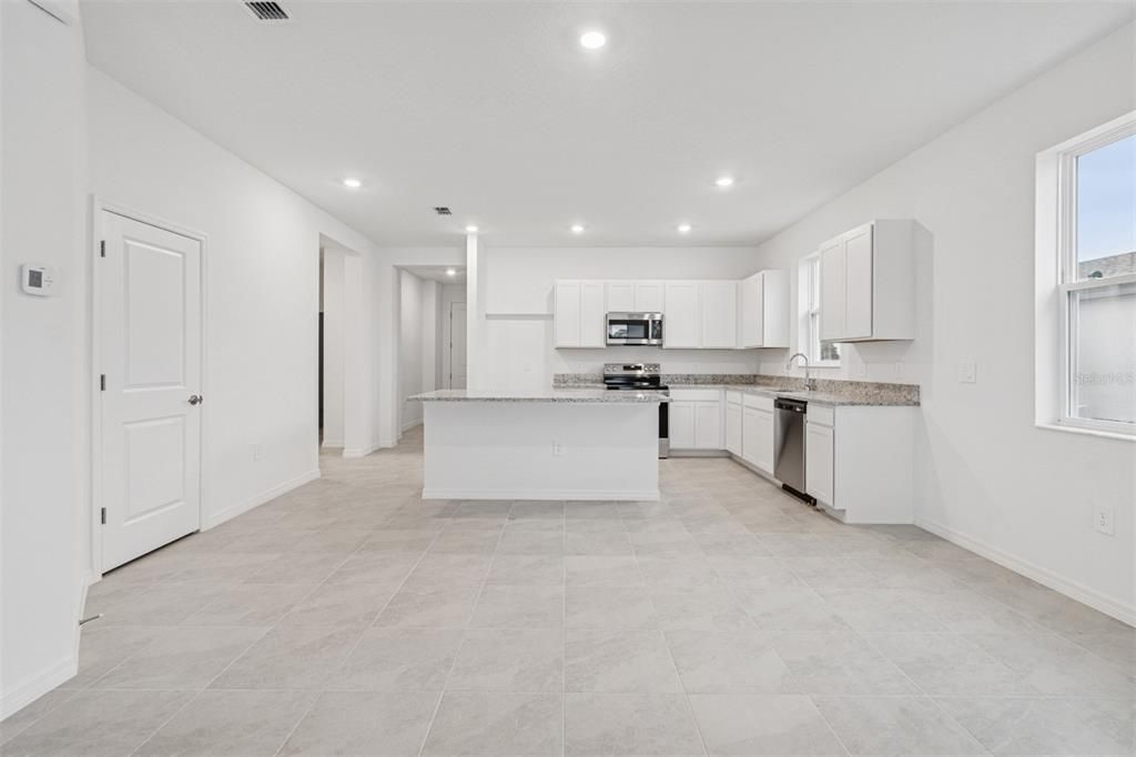 Activo con contrato: $317,999 (2 camas, 2 baños, 1680 Pies cuadrados)