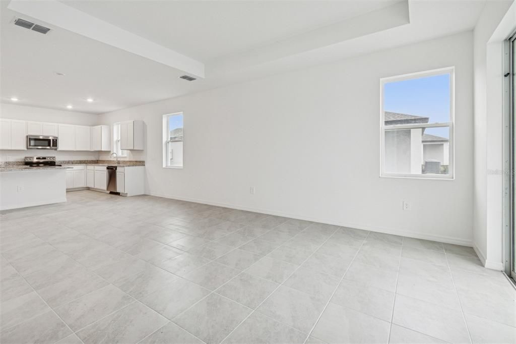 Activo con contrato: $317,999 (2 camas, 2 baños, 1680 Pies cuadrados)