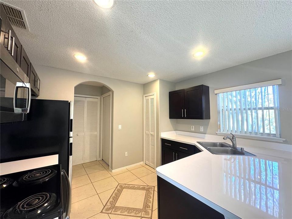 出租: $2,100 (3 贝兹, 2 浴室, 1419 平方英尺)