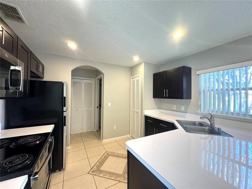 出租: $2,100 (3 贝兹, 2 浴室, 1419 平方英尺)