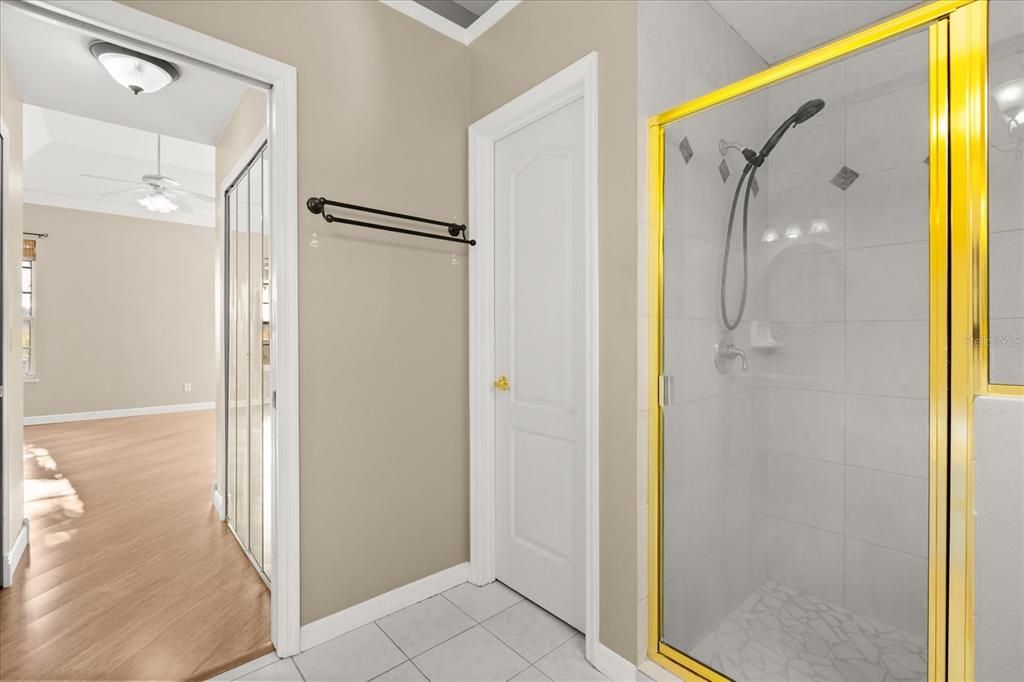 En Venta: $545,000 (4 camas, 2 baños, 2289 Pies cuadrados)