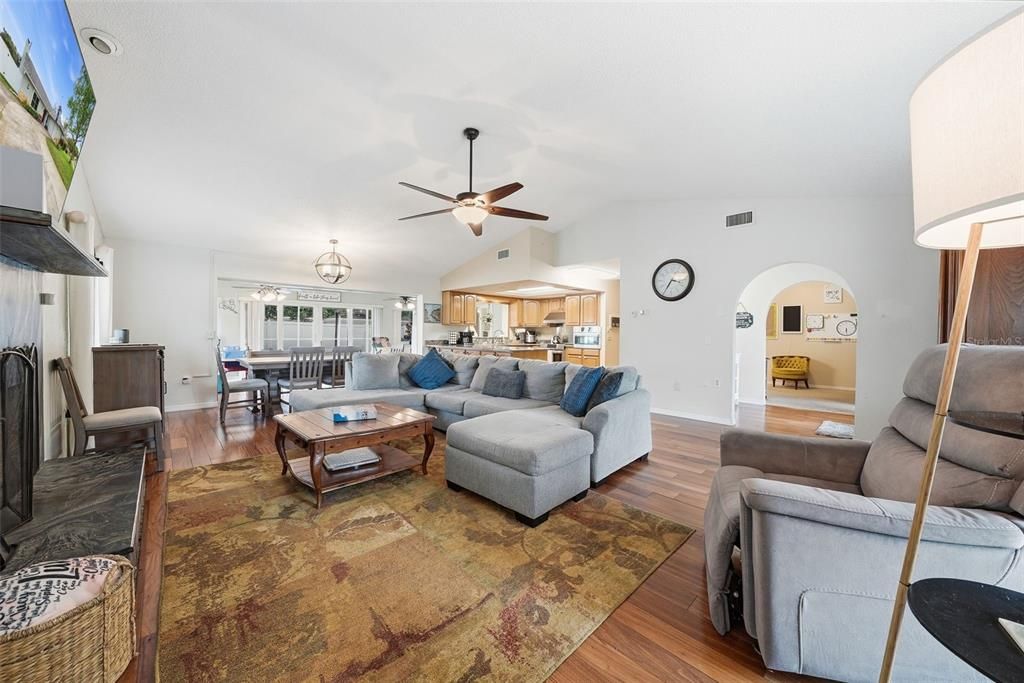 待售: $349,900 (3 贝兹, 2 浴室, 2222 平方英尺)