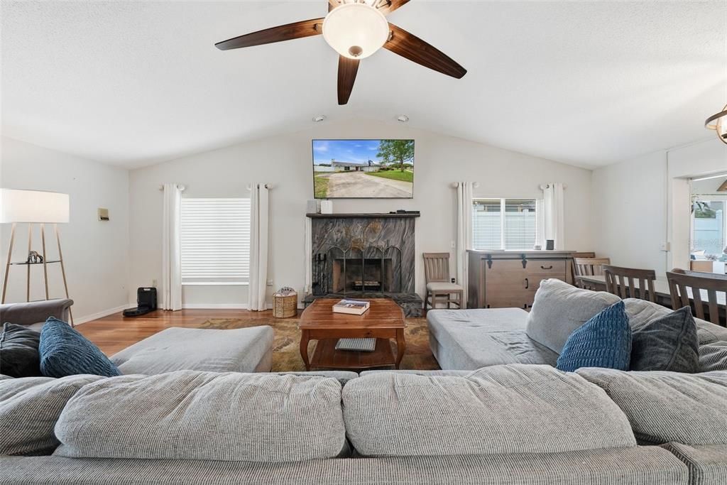 待售: $349,900 (3 贝兹, 2 浴室, 2222 平方英尺)