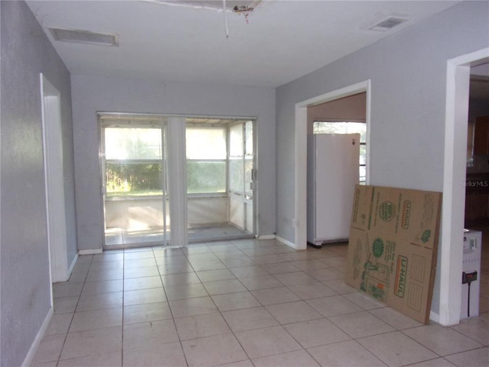 Active With Contract: $249,900 (3 beds, 2 baths, 1517 Square Feet)