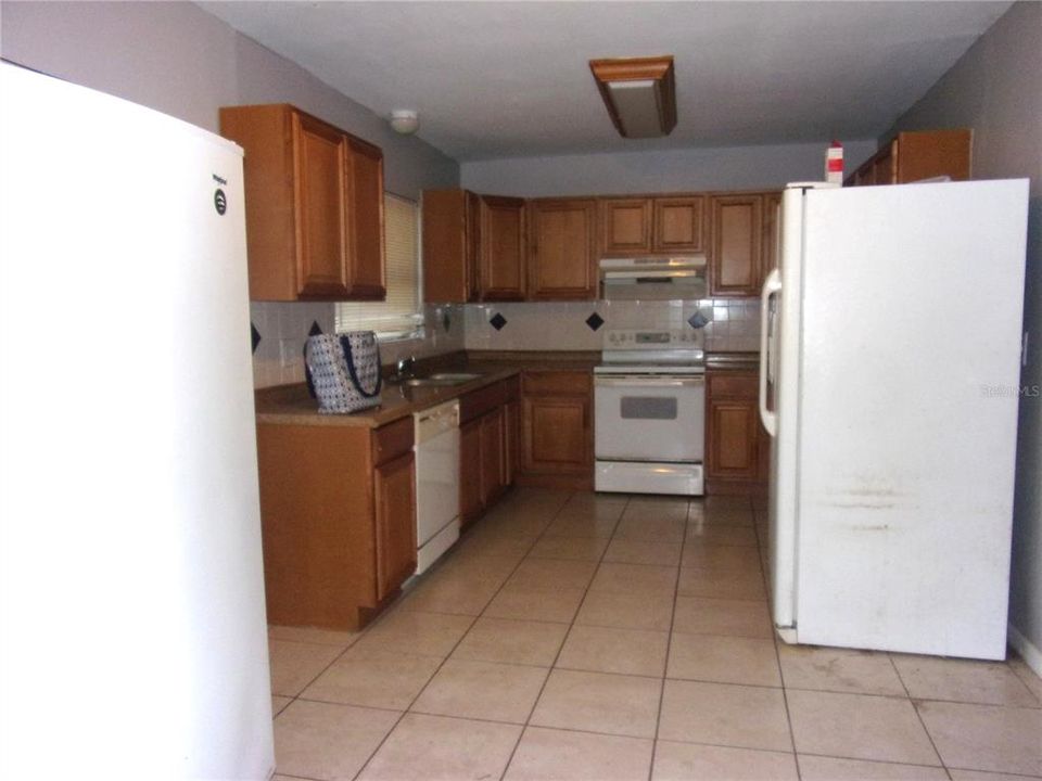 Active With Contract: $249,900 (3 beds, 2 baths, 1517 Square Feet)