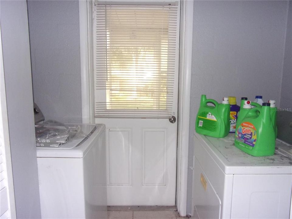 Active With Contract: $249,900 (3 beds, 2 baths, 1517 Square Feet)