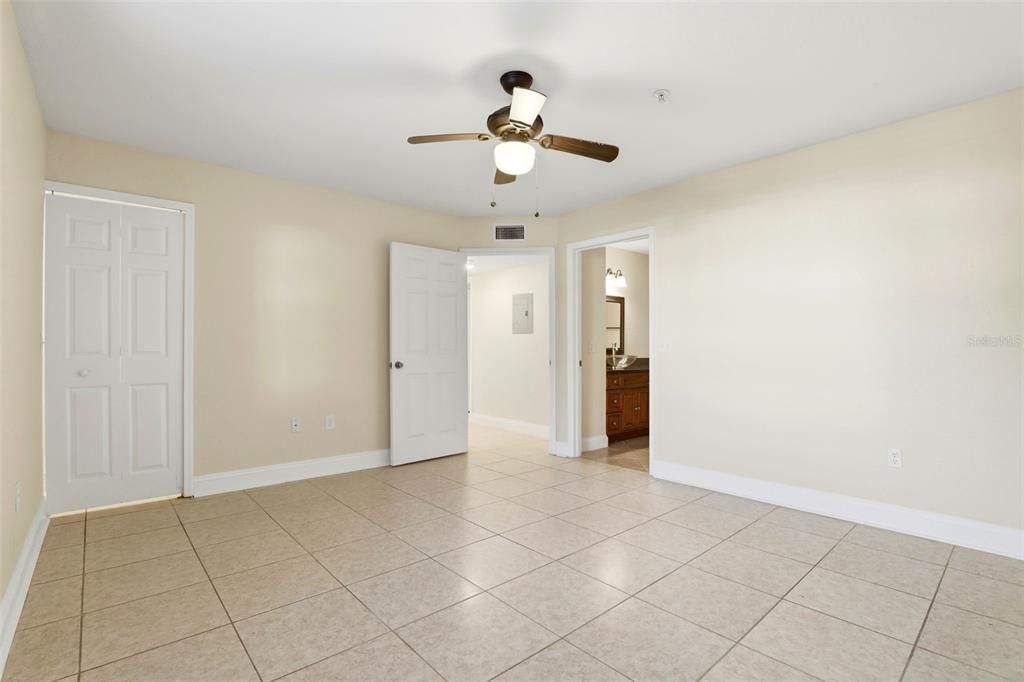 For Sale: $210,000 (2 beds, 2 baths, 1288 Square Feet)