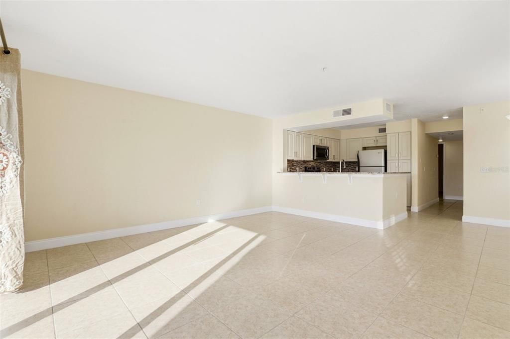 For Sale: $210,000 (2 beds, 2 baths, 1288 Square Feet)