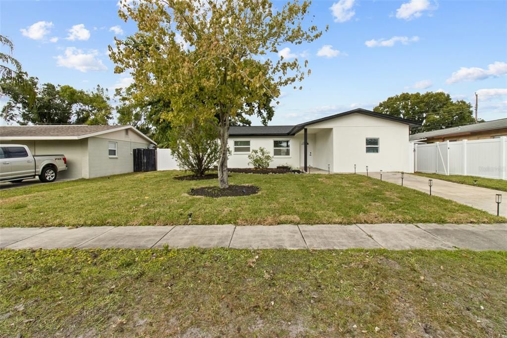 En Venta: $448,900 (4 camas, 2 baños, 1636 Pies cuadrados)