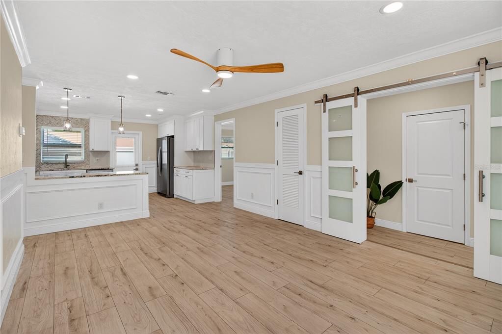 En Venta: $448,900 (4 camas, 2 baños, 1636 Pies cuadrados)